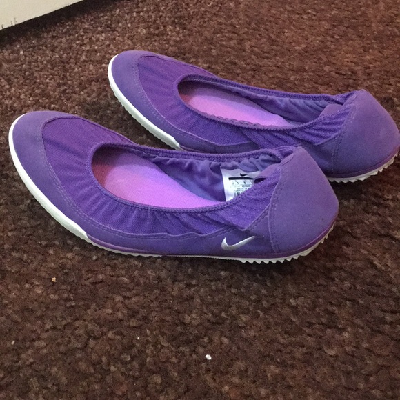 nike flats womens